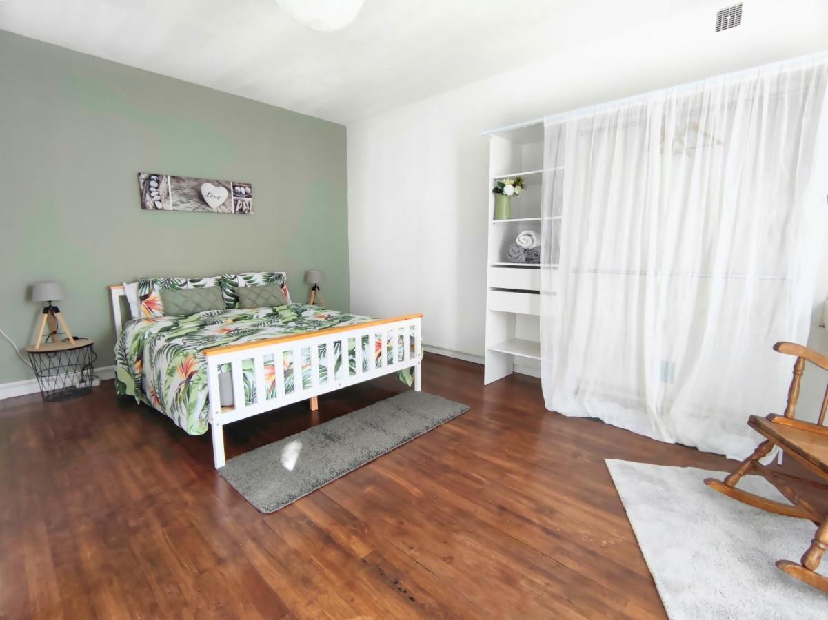 Number 22 - Le Dorat - Apartment One With Garden & Free Parking エクステリア 写真